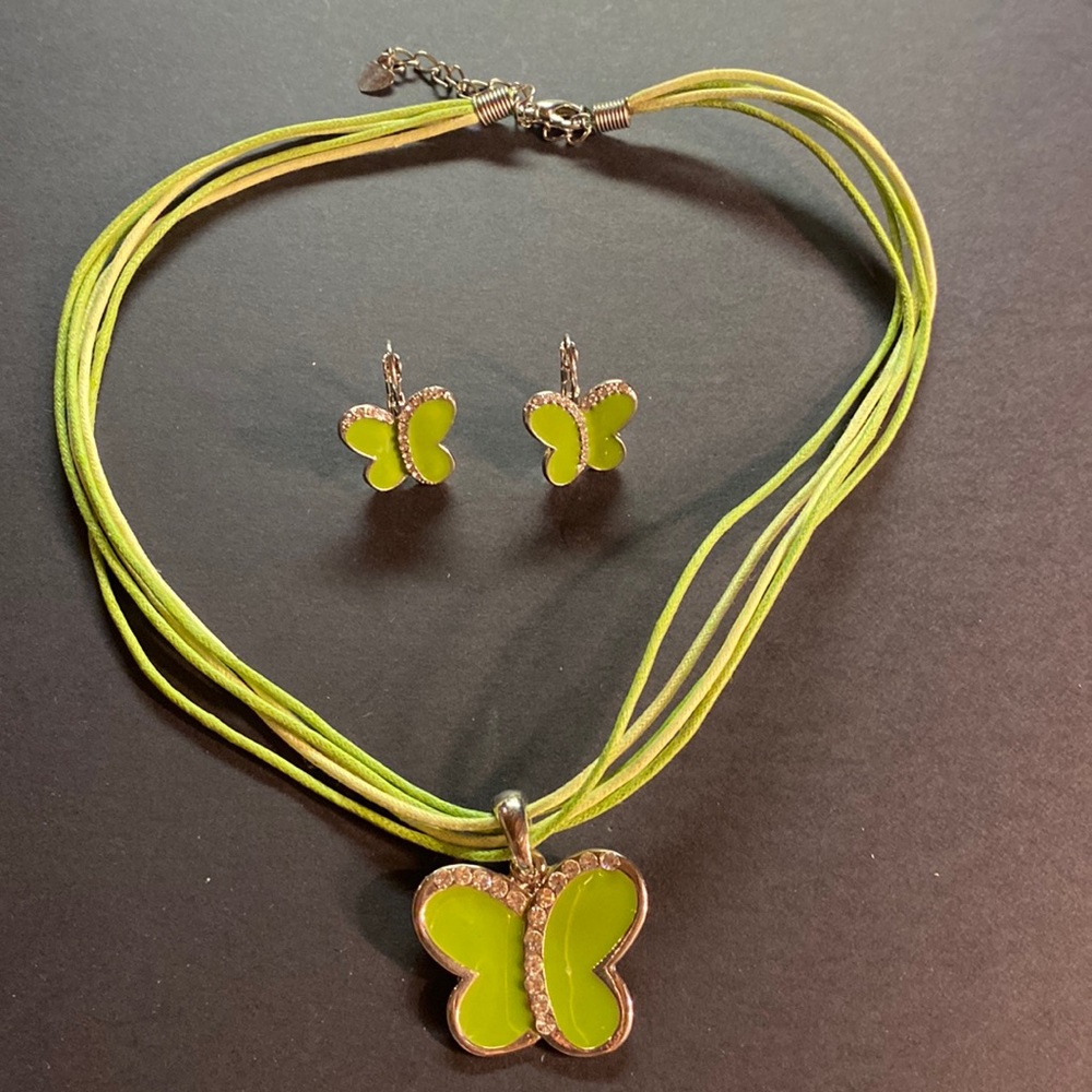 Necklace and earrings set